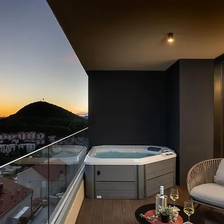 Luxury Two Bedroom Amari Apartment,