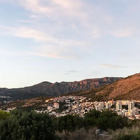 Luxury Two Bedroom Amari Apartment,