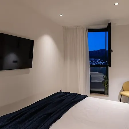 Lägenhet Luxury Two Bedroom Amari Apartment,