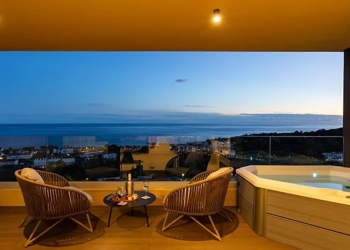 דירה Luxury Two Bedroom Amari Apartment, *