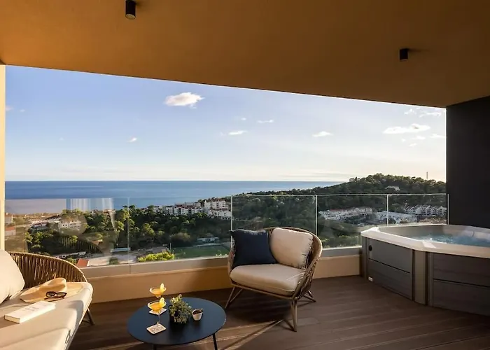 Luxury Two Bedroom Amari Apartment, דירה