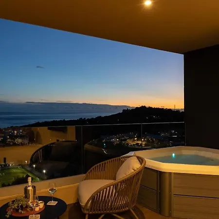 Lejlighed Luxury Two Bedroom Amari Apartment,
