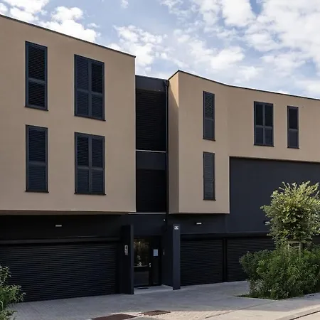 Lejlighed Luxury Two Bedroom Amari Apartment,