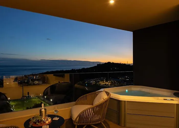 Appartamento Luxury Two Bedroom Amari Apartment,
